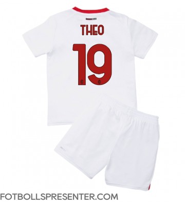 AC Milan Theo Hernandez #19 Bortatröja Barn 2022-23 Kortärmad (+ korta byxor)
